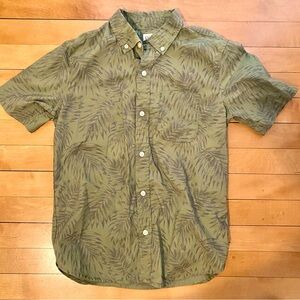 Gap Kids Olive Green Leaf Print Boy’s Shirt. Size youth L (10)